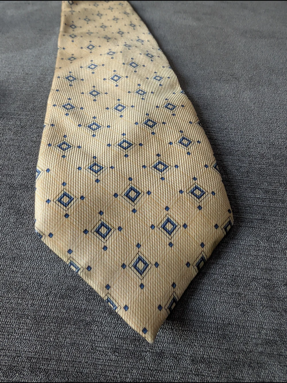 Nautica Men’s 100% Silk Tie Gold Navy Geometric Diamond Necktie